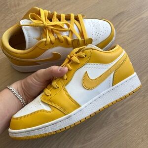 Air Jordan 1 Low Pollen Size US 6.5 Y
